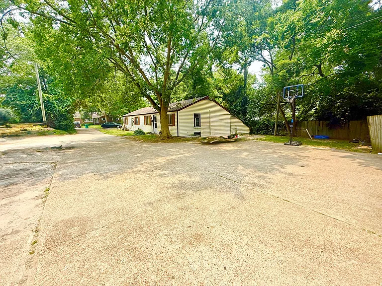 1820 Parkview Ave — Photo 42