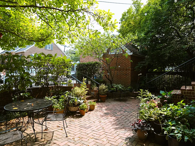 603 Queen St — Photo 23