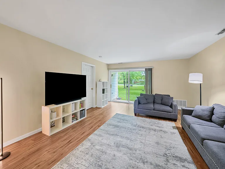 115 Wycombe Pl — Photo 8