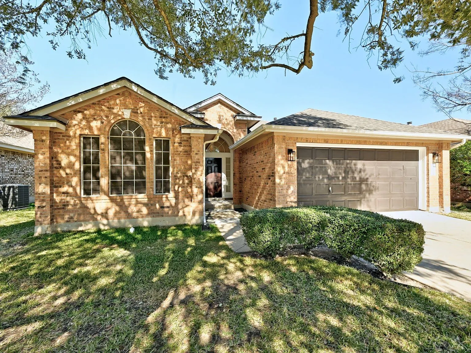 3 bed, 2.0 bath, 1441 sqft, $2,575 — Photo 2