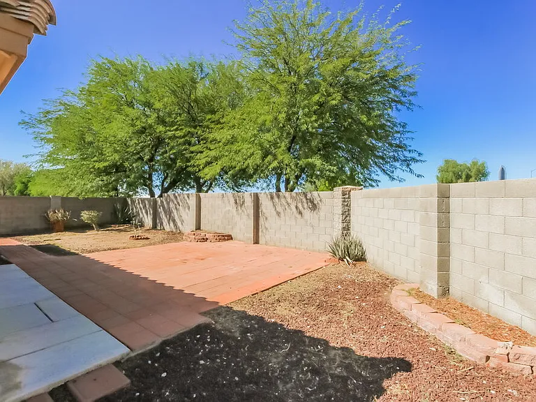 1006 S Clancy Cir — Photo 16