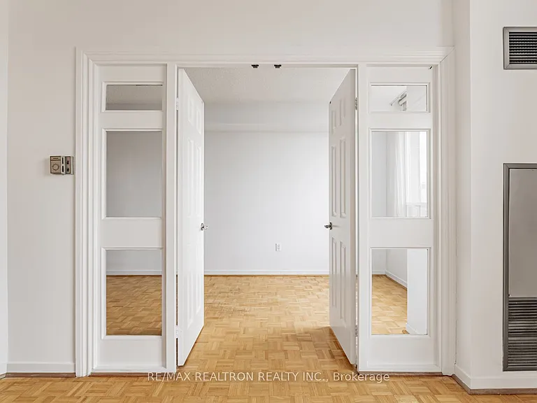 284 Bloor St W #903 — Photo 16