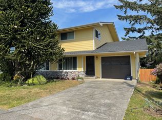 216 Cedar St, Brookings, OR 97415