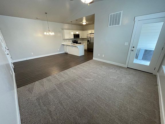 2nd image of 1834 W Newcastle Ln #B301