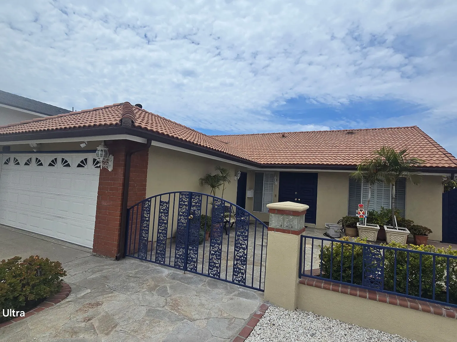 3 bed, 1554 sqft, $4,900 — Photo 2