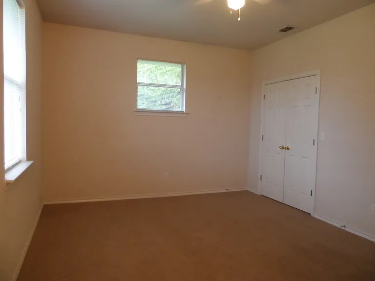 303 Pecan Dr #A-F — Photo 4