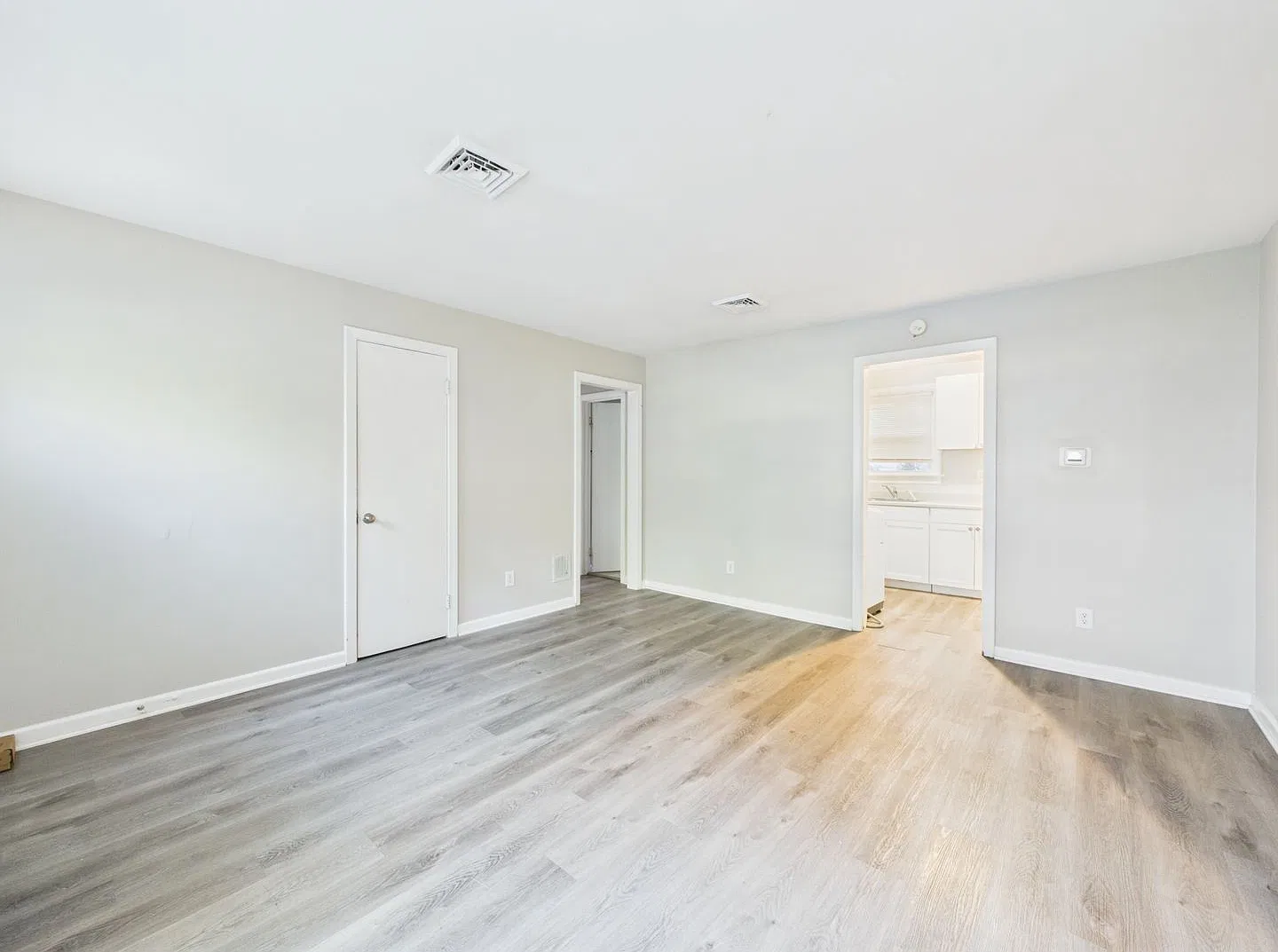 2 bed, 1.0 bath, 700 sqft, $995 — Photo 3