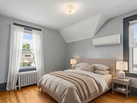 2nd image of 1227 Thomas Ave