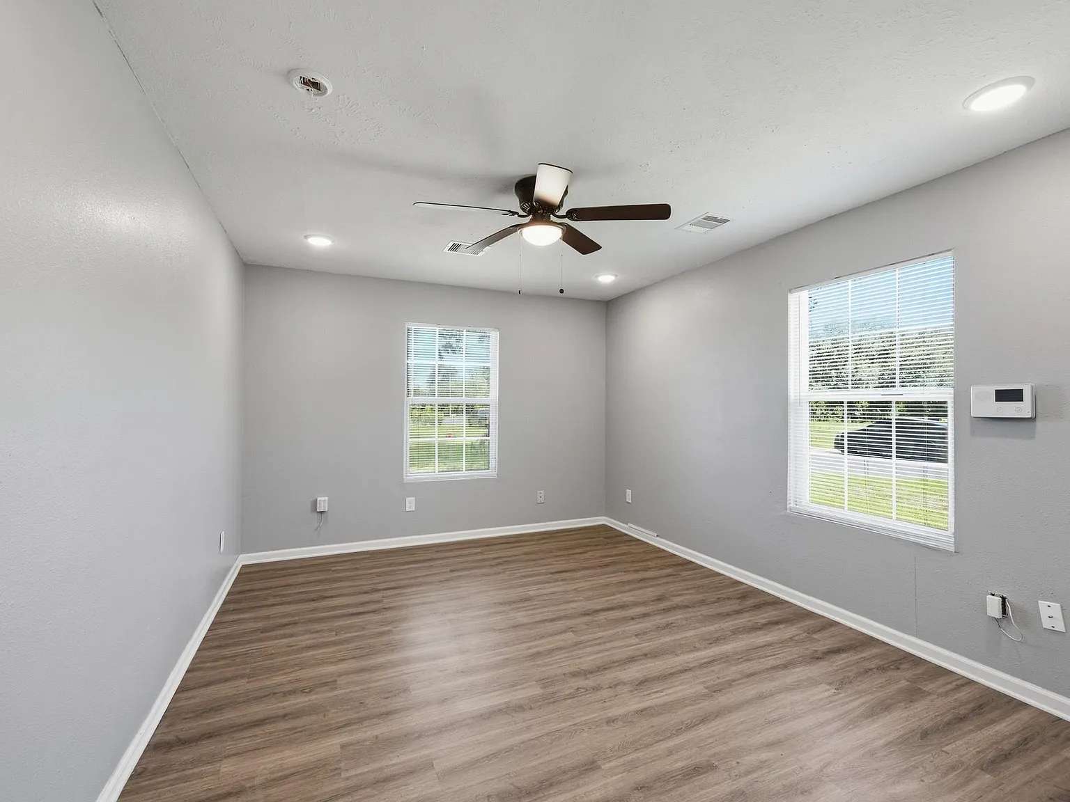 3 bed, 2.0 bath, 944 sqft, $1,500 — Photo 4