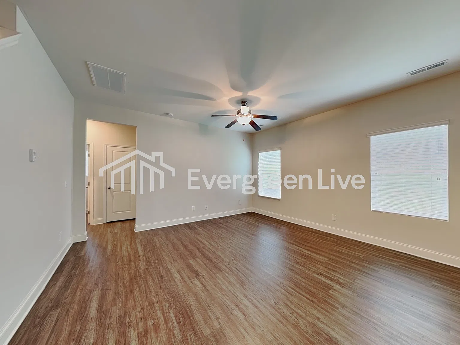 4 bed, 2.5 bath, 2433 sqft, $2,295 — Photo 2