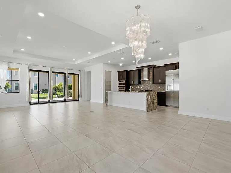 11760 Bayview Cir — Photo 3