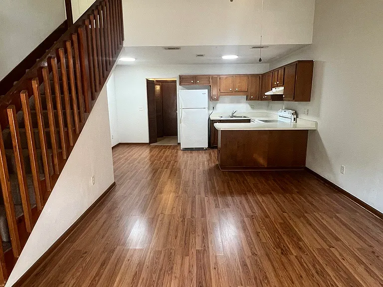 2331 Tina Dr — Photo 2