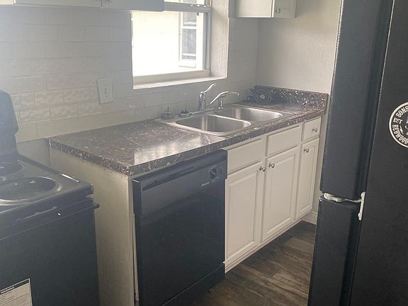 5th image of 1520 17th Ave N #202