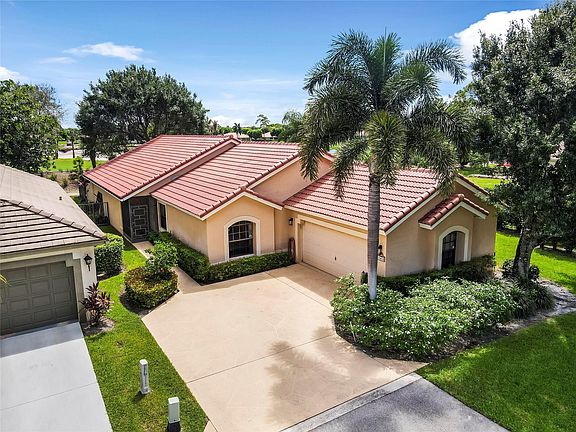 5th image of 10478 Lexington Circle
