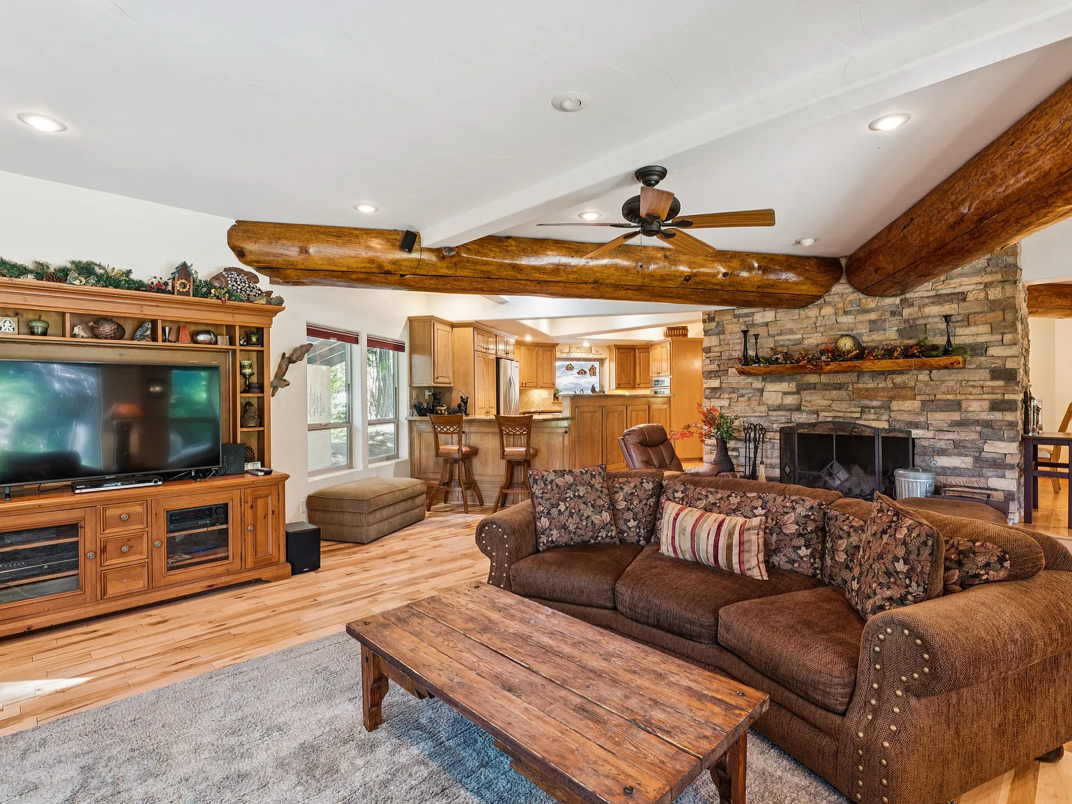5 bed, 3146 sqft, $6,500 — Photo 3