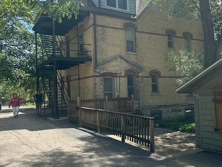 731 Linden Ave #5 — Photo 3