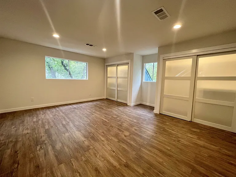 211 Mill Creek Dr — Photo 17