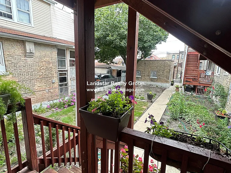 2905 N Kilbourn Ave #1 — Photo 1
