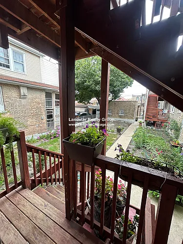 2905 N Kilbourn Ave #1 Photo 1