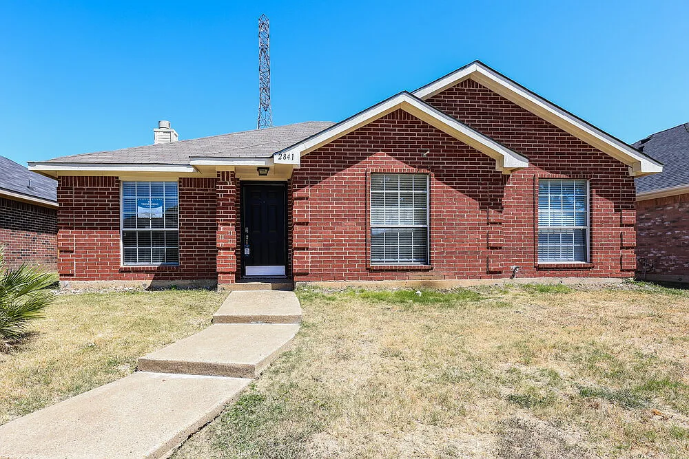 3 bed, 2.0 bath, 1402 sqft, $2,020 — Photo 1