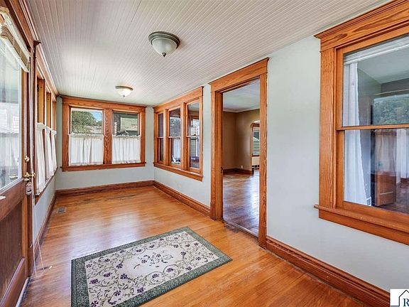 3rd image of 315 W 6th St