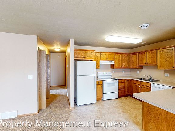 4th image of 900 N Joslyn Dr #10661067