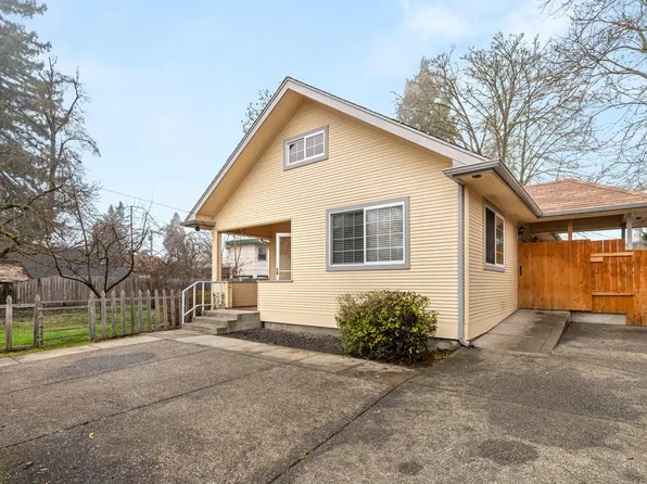 340 SW L St, Grants Pass, OR 97526