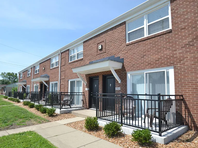 Indiana Flats and Townhomes — Photo 23