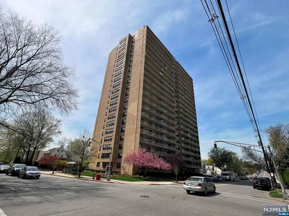 285 Aycrigg Ave APT 21I, Passaic, NJ 07055