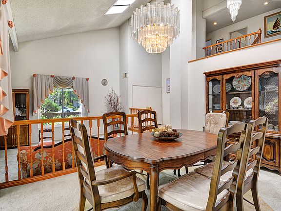 2nd image of 1724 N Mountain View Pl
