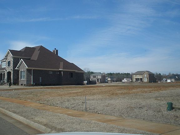 3rd image of Lake Forest Blvd E