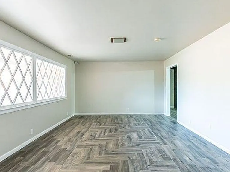 2110 65th St — Photo 26