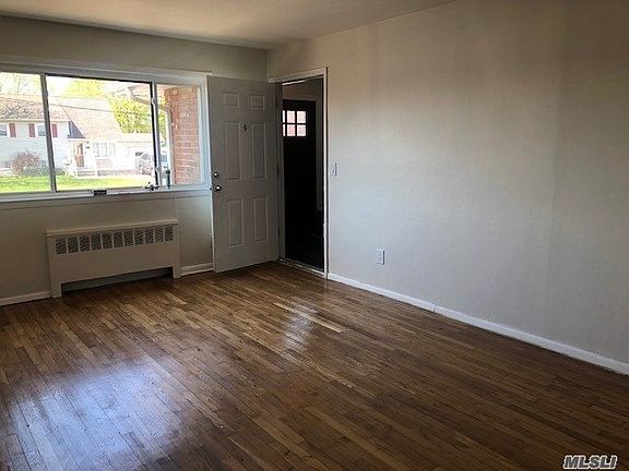 3rd image of 921 N Ontario Ave