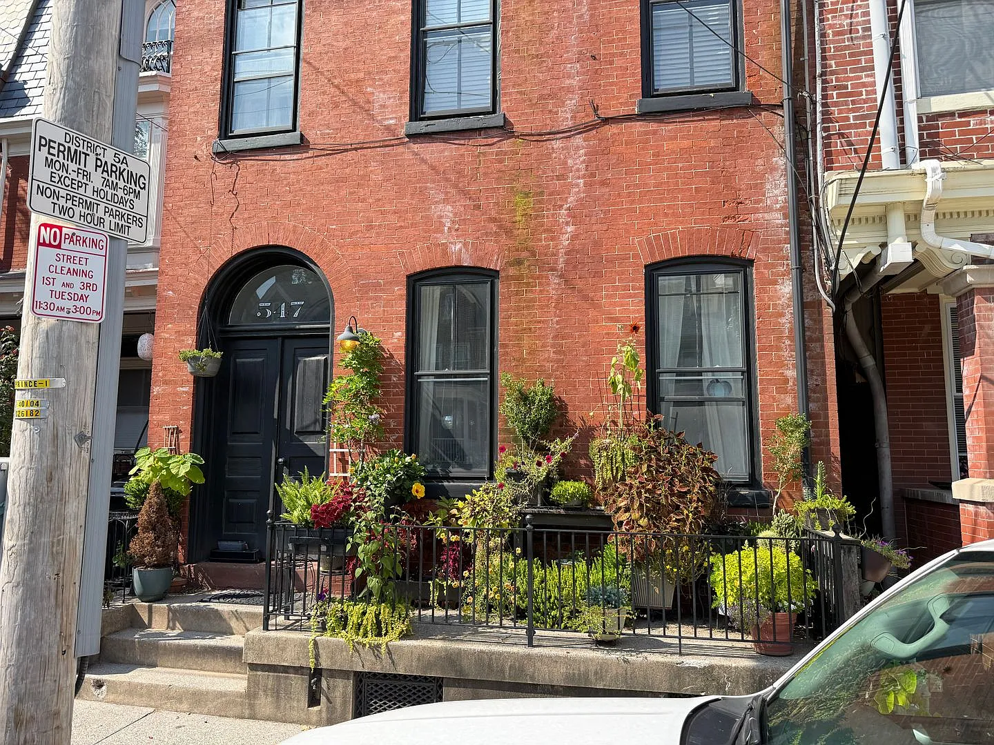 547 W Lemon St — Photo 1