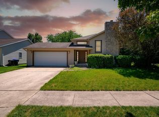 4 Drake Ct, Bloomington, IL 61704