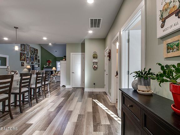 3rd image of 984 Meadow Walk Ln