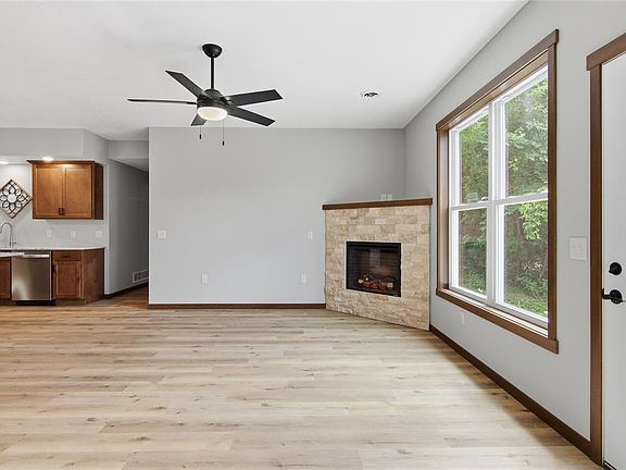 3rd image of 1321 Carpenter Avenue