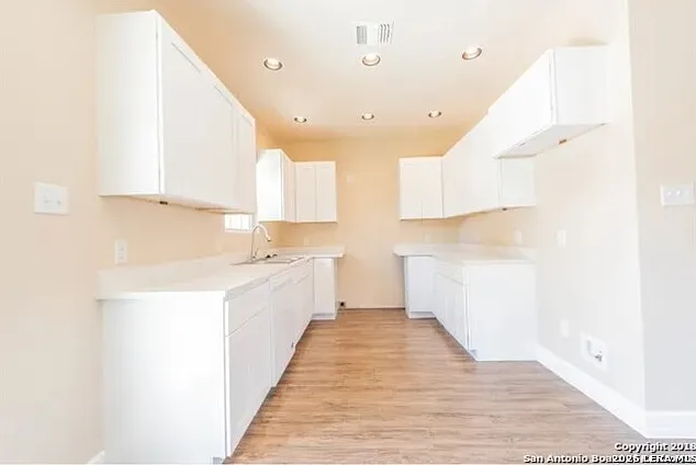 3 bed, 2.0 bath, 1304 sqft, $1,700 — Photo 4