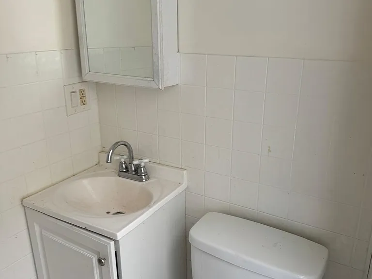 389 Ellison St #1R — Photo 7
