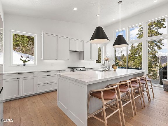5th image of 170 Matterhorn Dr