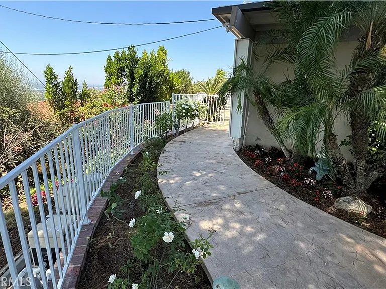 1345 Paseo Redondo — Photo 18
