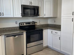 2 Middle St APT 3, Gloucester, MA 01930