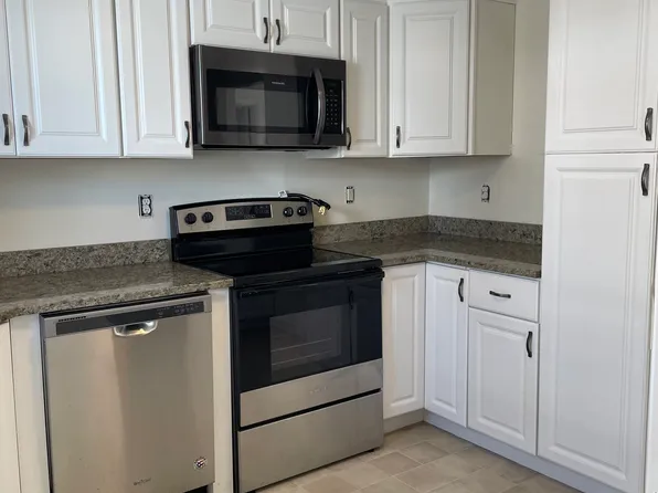 2 Middle St APT 3, Gloucester, MA 01930