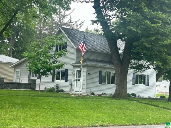 209 W 2nd St, Schaller, IA 51053