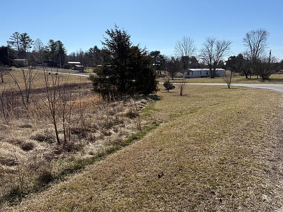 3rd image of 7 Crockett Lake Dr