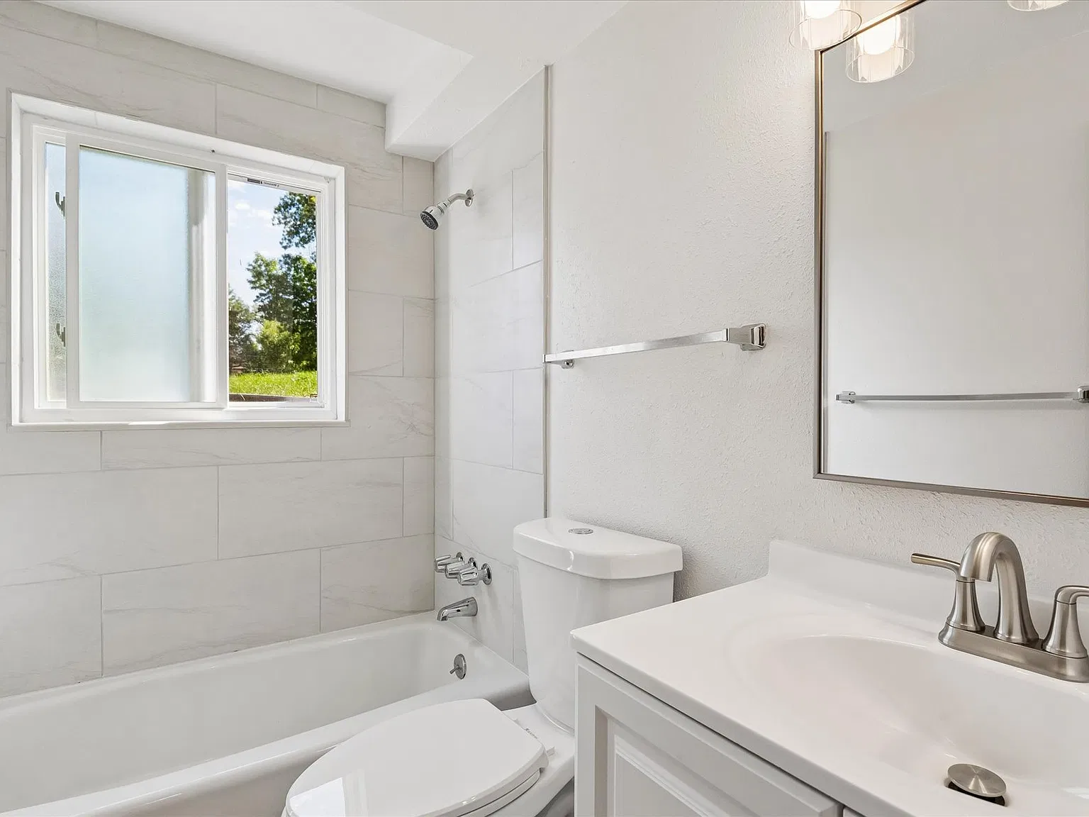 4 bed, 2200 sqft, $3,200 — Photo 4