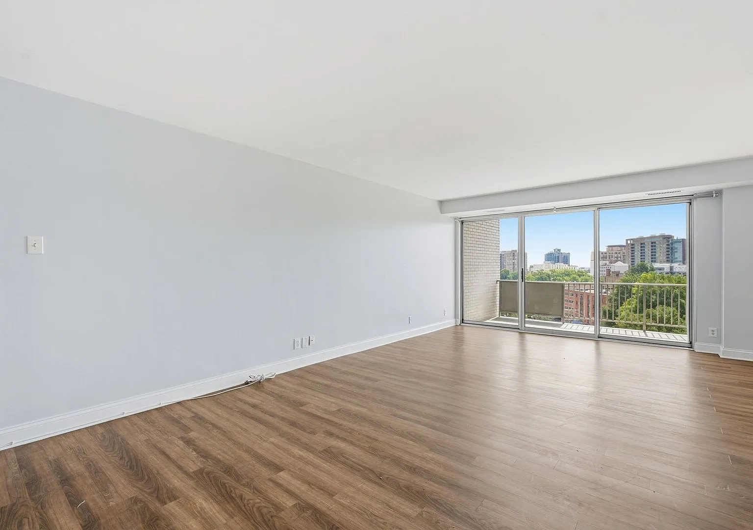 Bright Top-Floor 2BR Condo in The Whitehall with Garage Parking! — Photo 2