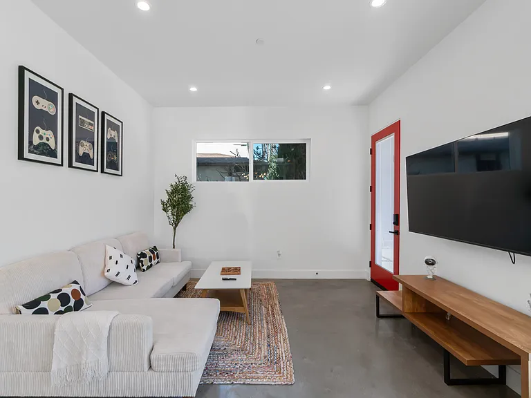 3917 Inglewood Blvd #2-B — Photo 11