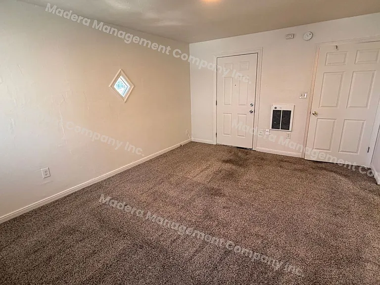 210 N C St — Photo 12