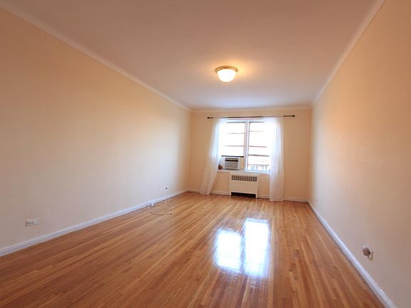 2nd image of 2568 Ocean Ave #E4